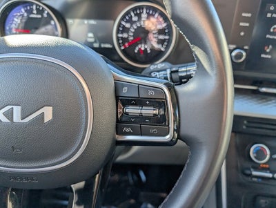 2024 Kia Carnival LX